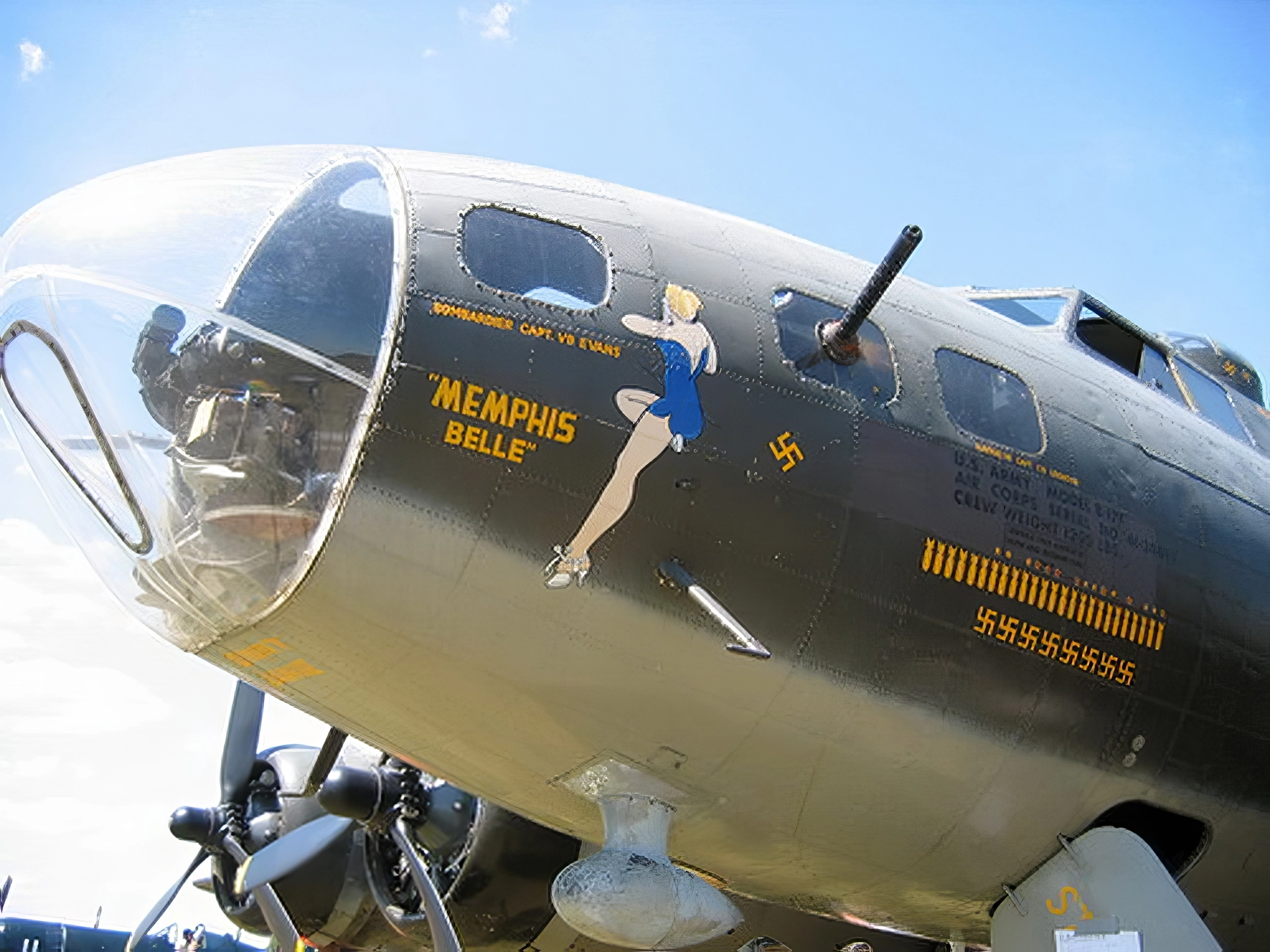 B-17F Flying Fortress - WalkAround - NET-MAQUETTES